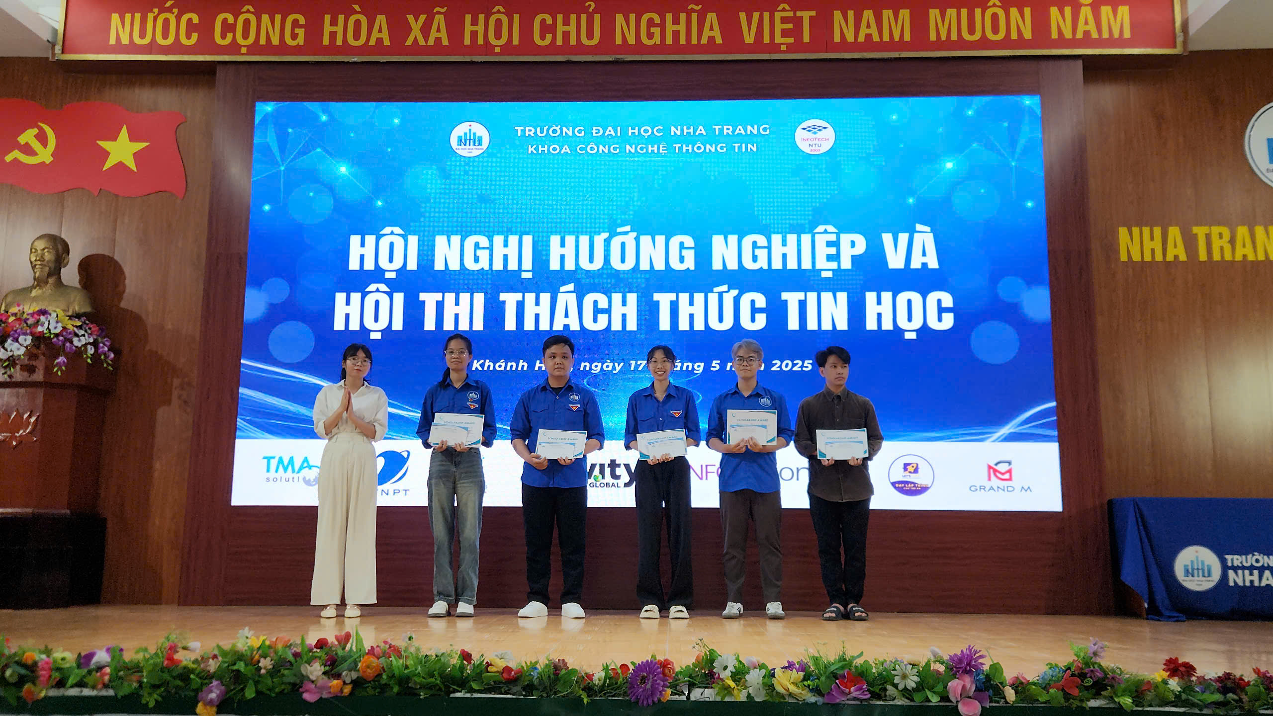 hội nghị hướng nghiệp & hội thị thách thức tin học 2025 khoa công nghệ thông tin đại học nha trang (3)