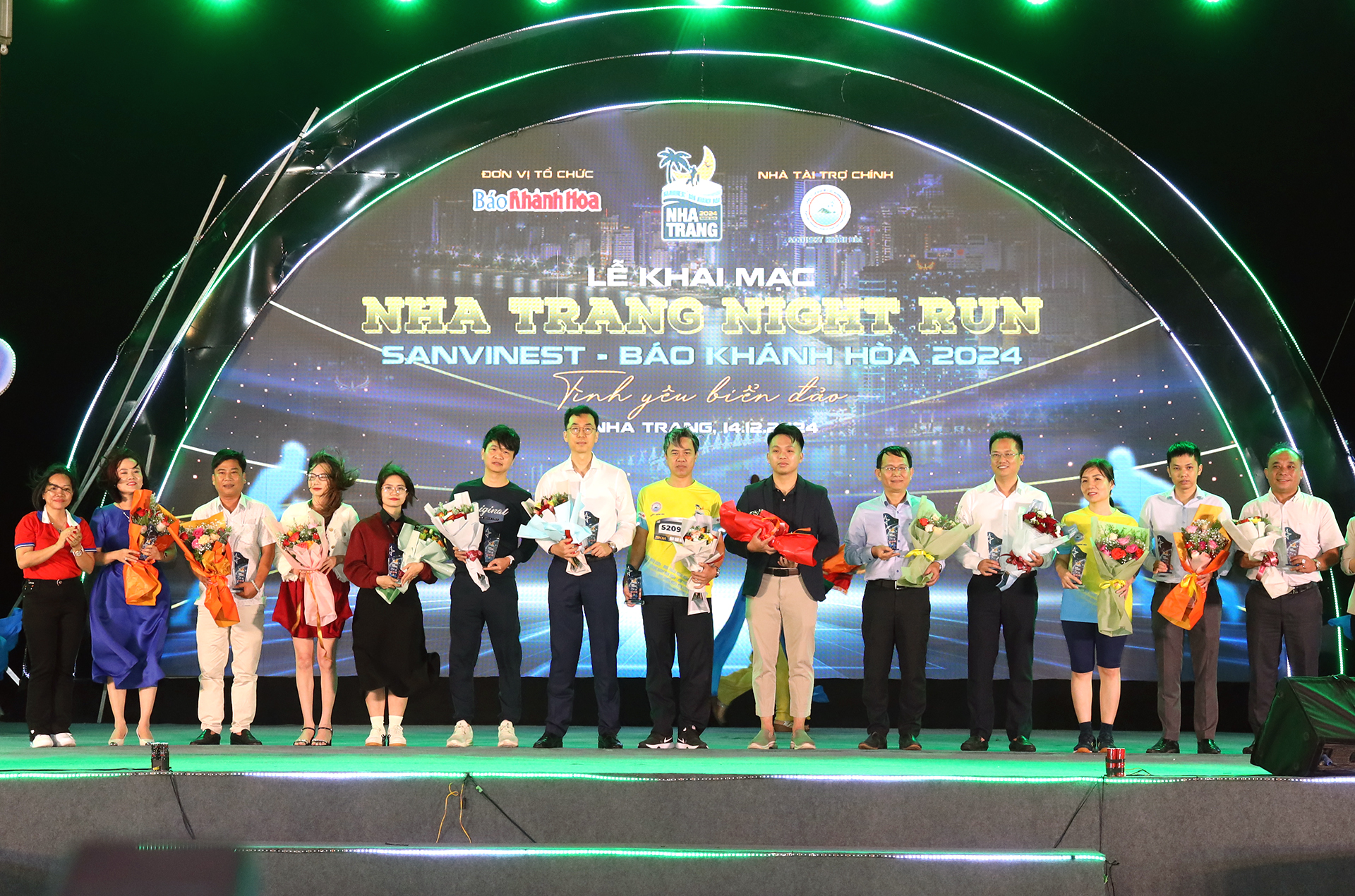 HKT Solutions chúc mừng Giải Chạy Đêm Nha Trang Night Run Sanvinest - Báo Khánh Hòa 2024 diễn ra thành công tốt đẹp